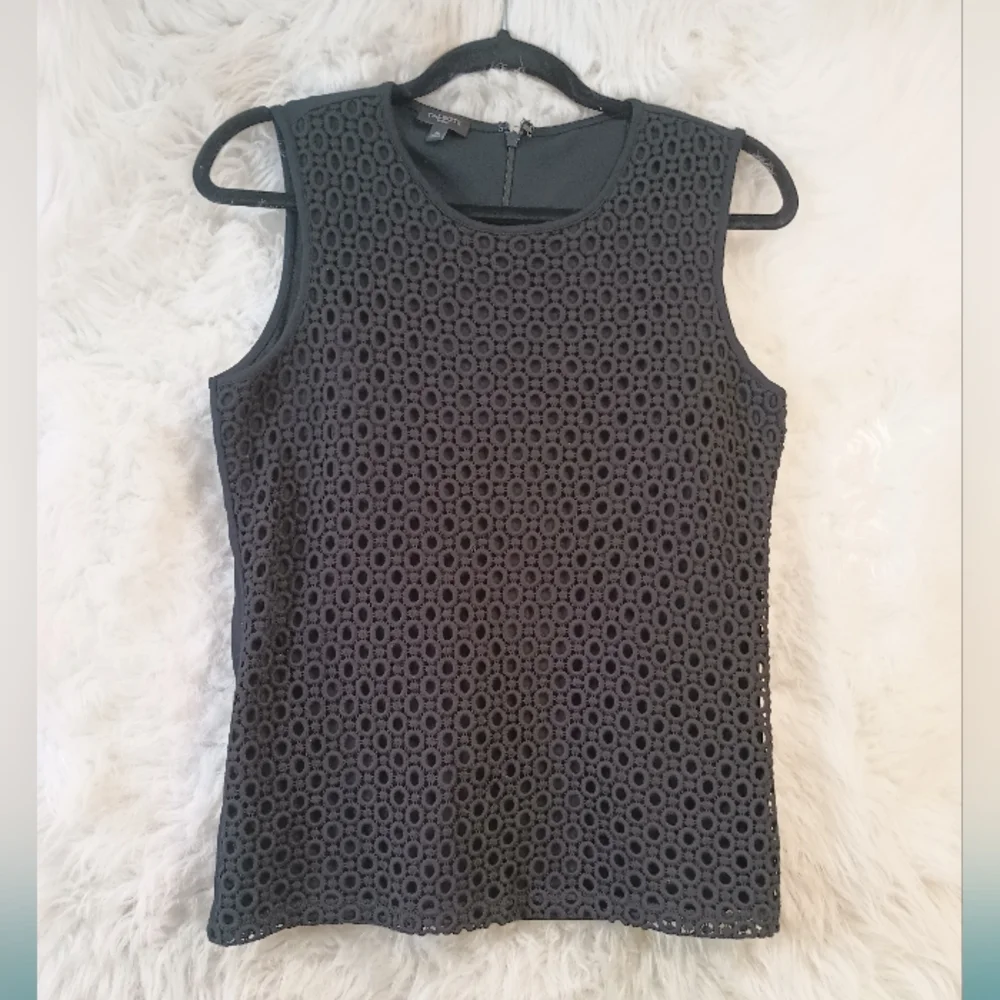 Talbots Petites Black Sleeveless Crochet Front Circle Design Tank Top Size SP - Picture 2 of 11